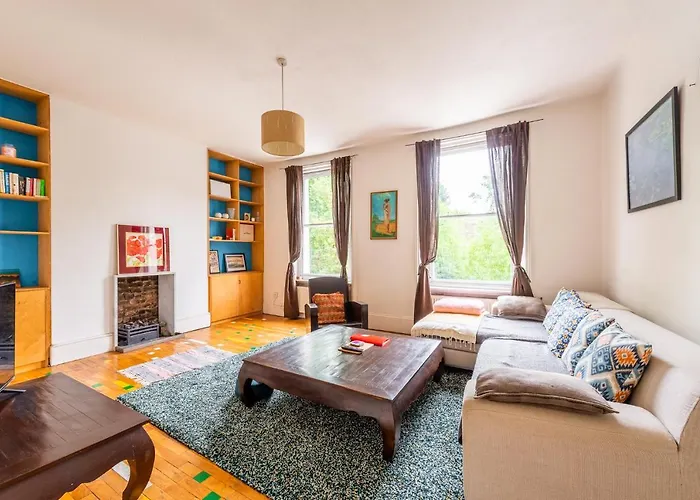 Pass The Keys Charming Duplex Flat By Oval